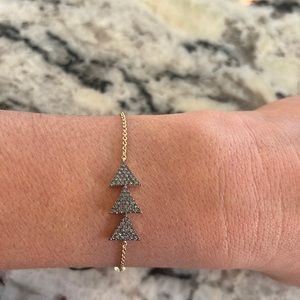 Beautiful gold Nadri bracelet